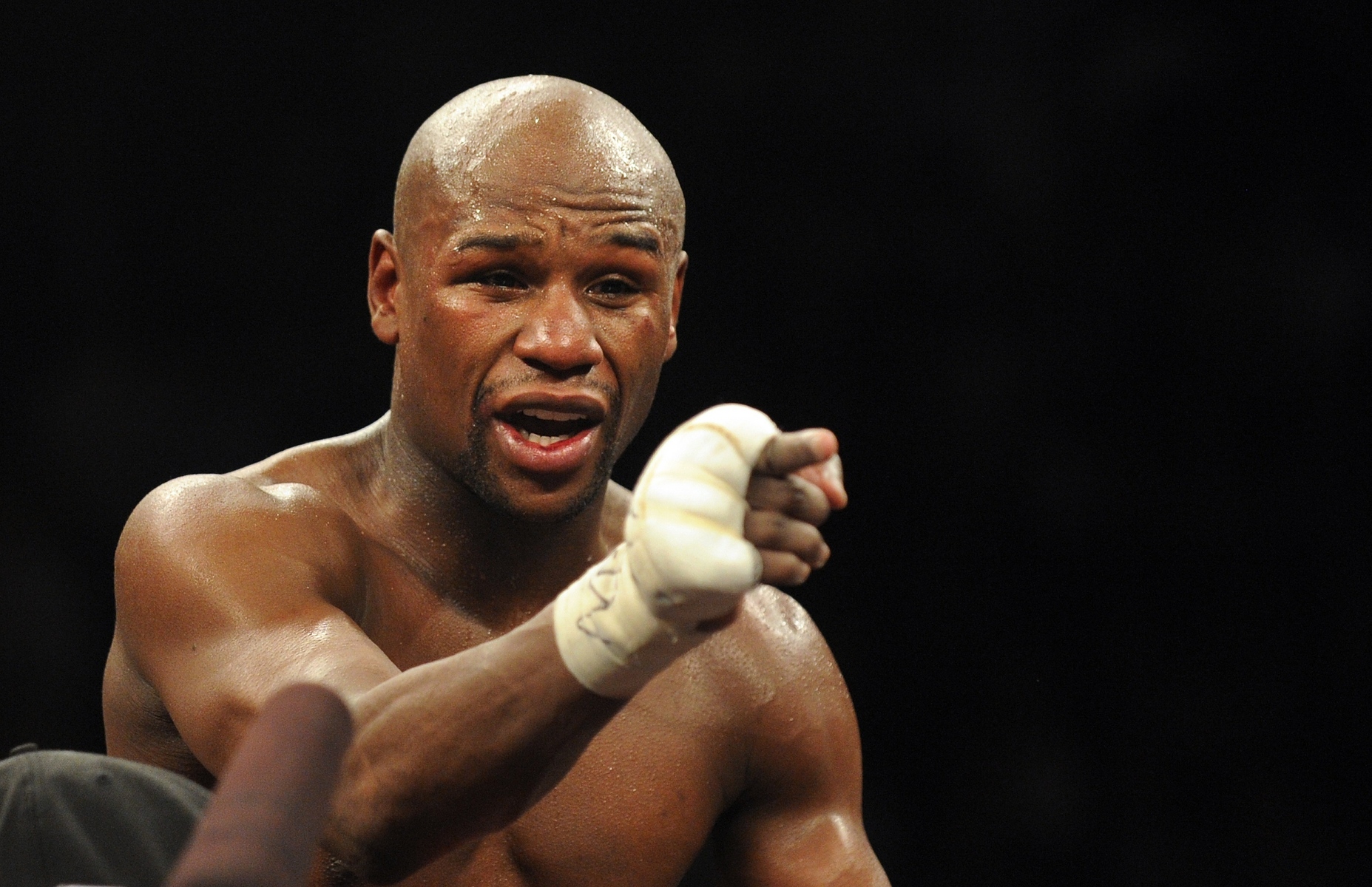 Retired and fading, Floyd Mayweather still remains boxing's