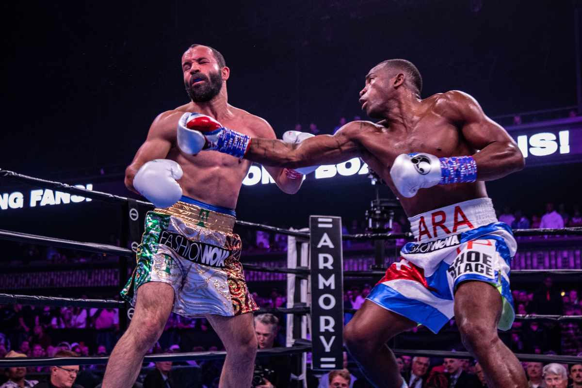 Erislandy-Lara-Stops-Ramon-Alvarez-in-Two-Rounds