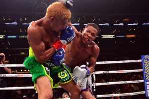 Devin Haney attacks Santiago Alvarez