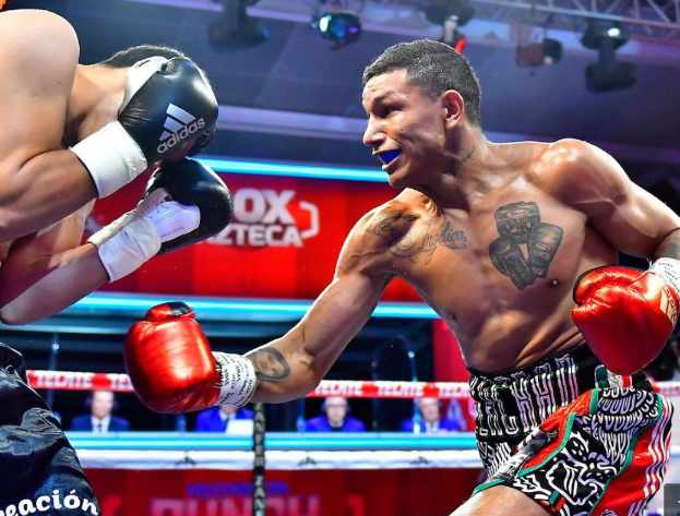 Berchelt-TKOs-Valenzuela-in-Mexico-City