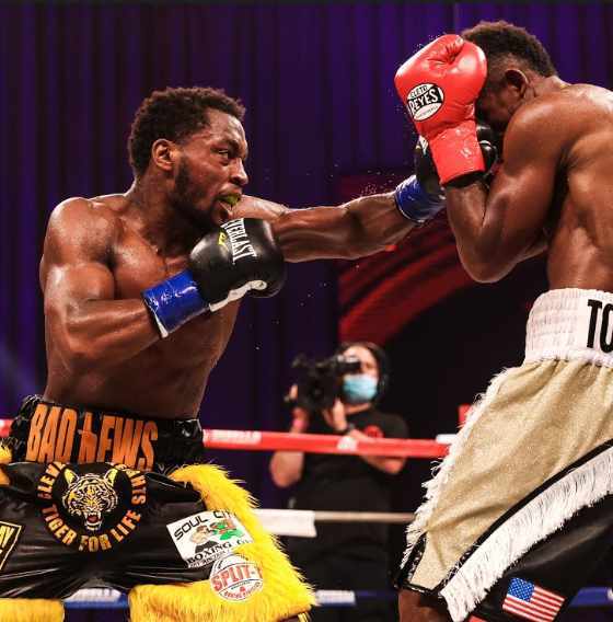 Charles-Conwell-Breaks-Down-and-Stops-Wendy-Toussaint-at-the-Mohegan-Sun