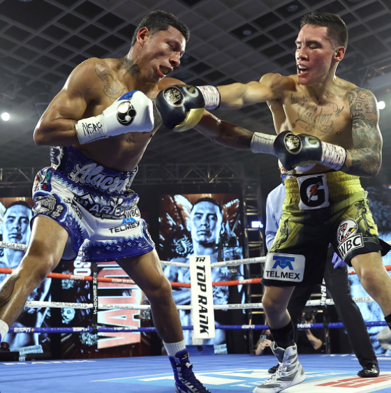 Oscar-Valdez-KOs-Miguel-Berchelt-in-a-Torrid-Mexican-Battle
