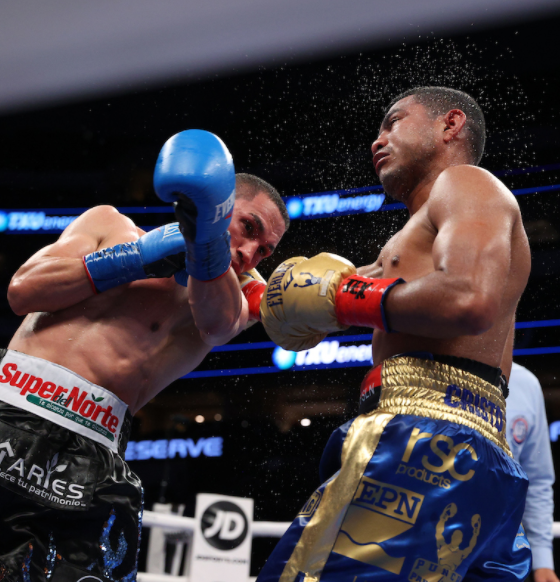 Estrada-Overcomes-Gonzalez-in-a-Great-Dallas-Firefight-Braekhus-Loses-Again