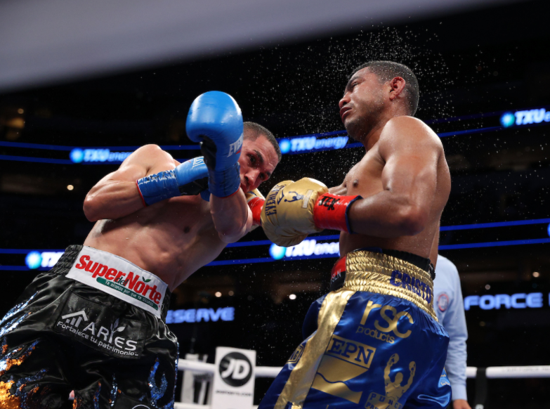 Estrada-Overcomes-Gonzalez-in-a-Great-Dallas-Firefight-Braekhus-Loses-Again