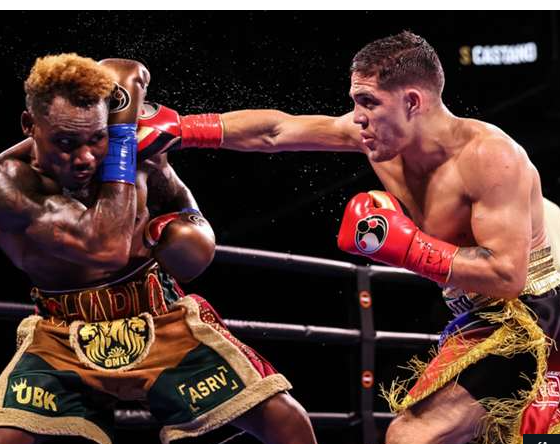 Charlo-and-Castano-Battle-to-a-Draw-in-a-San-Antonio-Firefight
