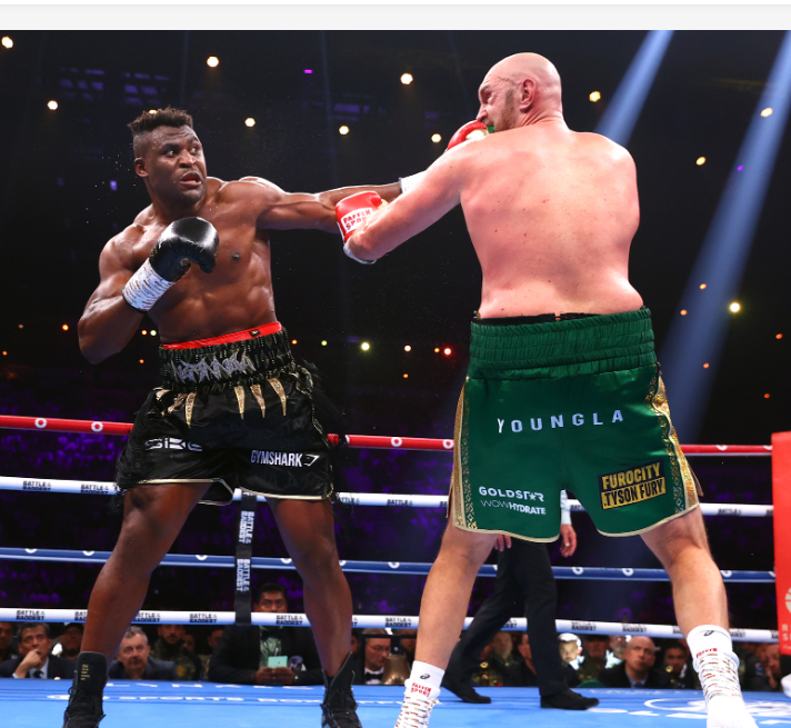 Tyson-Fury-Gets-Off-the-Deck-to-Narrowly-Defeat-Francis Ngannou