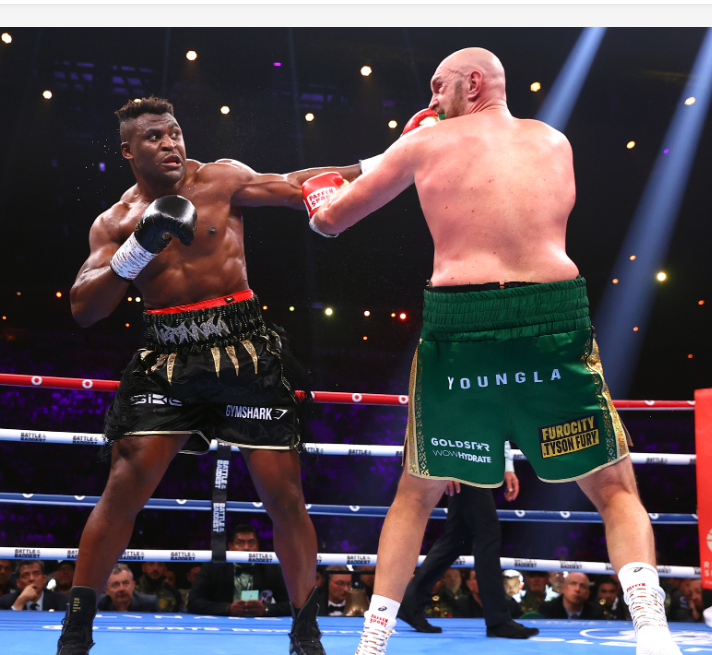 🥊 Tyson Fury Gets Off the Deck to Narrowly Defeat Francis Ngannou ...