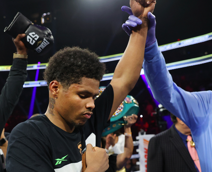 Shakur-Stevenson-Wins-a-Tedious-Fight-from-Edwin-De-Los-Santos-in-Las-Vegas