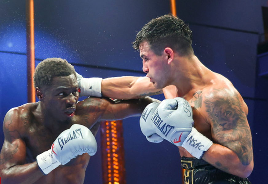 Hitchins-Controversially-Upends-Lemos-on-a-Matchroom-Card-at-the-Fontainebleau
