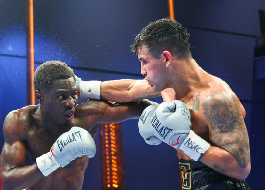 Hitchins-Controversially-Upends-Lemos-on-a-Matchroom-Card-at-the-Fontainebleau