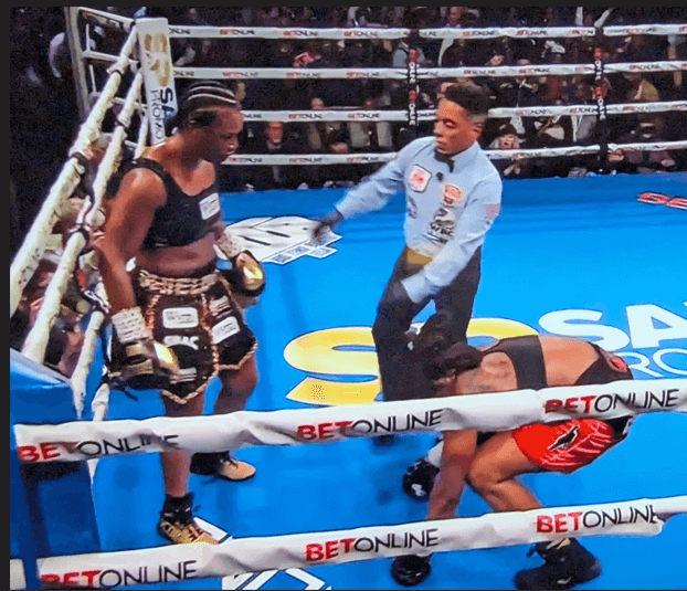 Claressa-Shields-Powers-to-Undisputed-Heavyweight-Championship