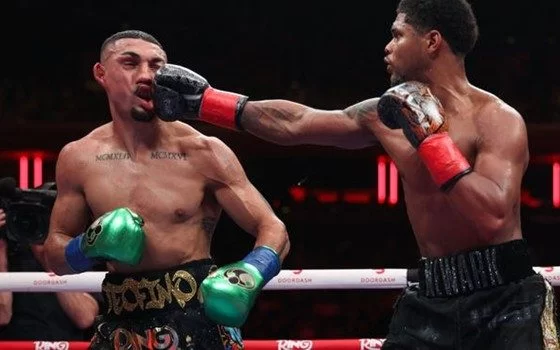 It Was All About the Jab: Stevenson Neutralizes Lopez for Fourth Division Title.jpg